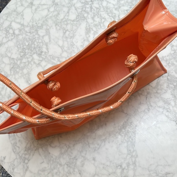 SCOOP Ballet Pink Plastic Tote. NEW - Picture 2 of 4